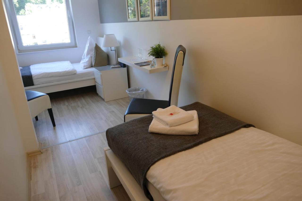 Zweibettzimmer mit Dusche
